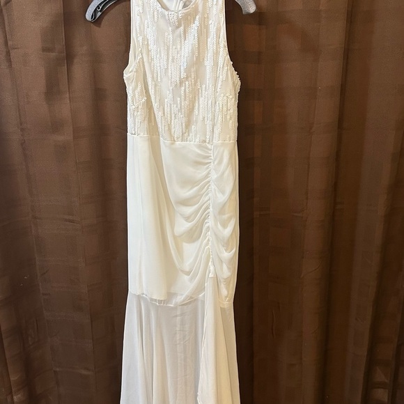 Frank Lyman Design Dresses & Skirts - Frank Lyman Beaded Ruched Dress